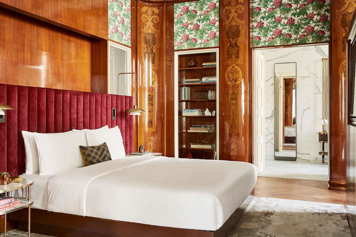 Suite (Wintergarden Adina) | 1 bedroom, premium bedding, pillow-top beds, free minibar items