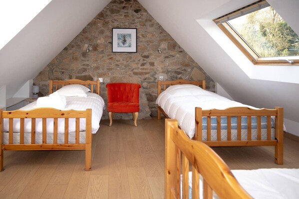 2 chambres, fer et planche à repasser, Wi-Fi gratuit, draps fournis