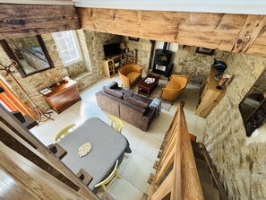 TV, fireplace