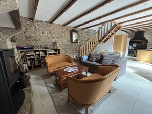 Télévision, cheminée