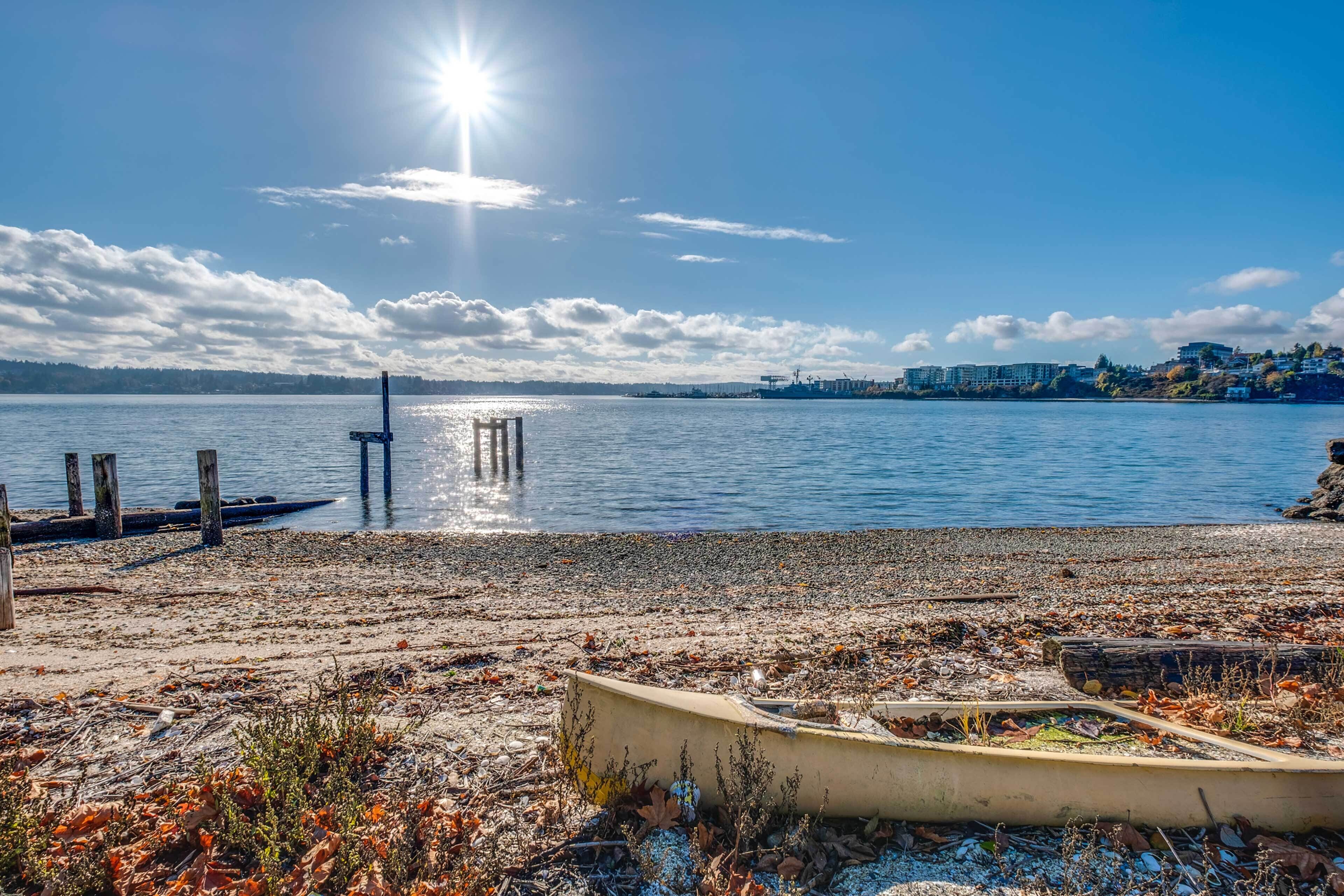 Manette Waterfront: Kayak the Bay & Walk to Town!