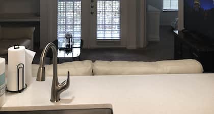 Cozy One Bedroom + full private bathroom