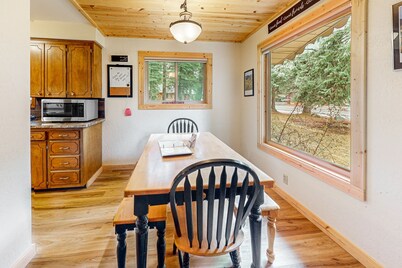 Dog-friendly cabin near lake with mountain view, gas fireplace, deck, & W/D