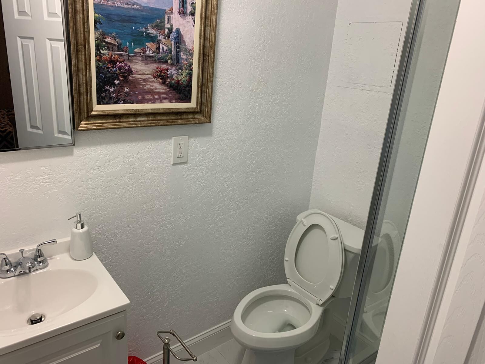 Hårtørrer, håndklæder, Sæbe, Toiletpapir