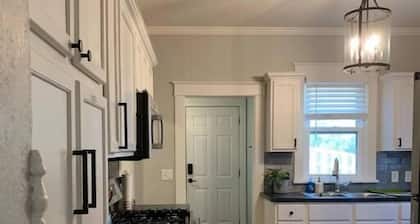 Historic Benson Bliss, Relax in Fenced Yard