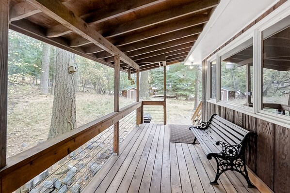 Terrace/patio - Large Dog-Friendly Duplex with Lovely Interior + Free WiFi, Private Washer/Dryer (Joseph)