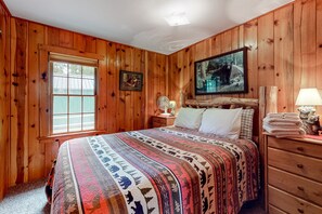 2 bedrooms, iron/ironing board, Internet, bed sheets