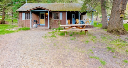 Conveniently Located Home Close to the Lake w/Free WiFi