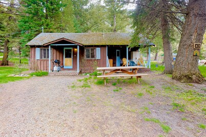 Conveniently Located Home Close to the Lake w/Free WiFi