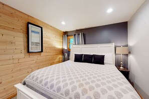 2 bedrooms, internet, bed sheets