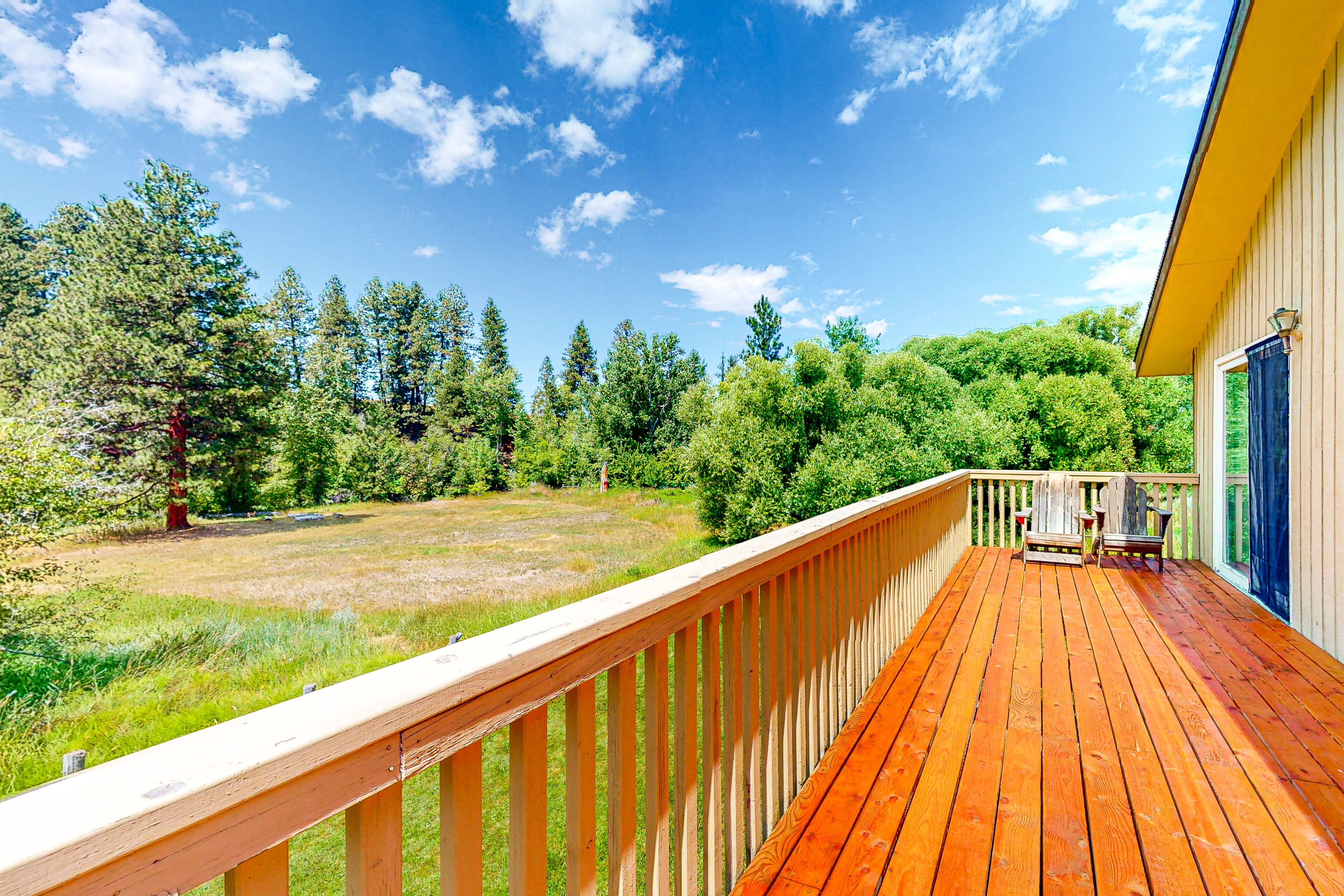 Spacious home with access to Wallowa River, foosball, outdoor games