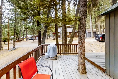 Dog-friendly mountain-view cabin in walkable locale with deck & grill