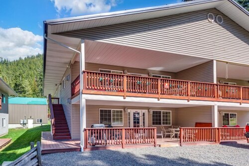 Ground-Floor Condo w/Washer/Dryer, Gas Grill, Fireplace, WiFi