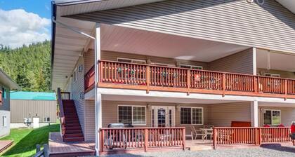 Ground-Floor Condo w/Washer/Dryer, Gas Grill, Fireplace, WiFi