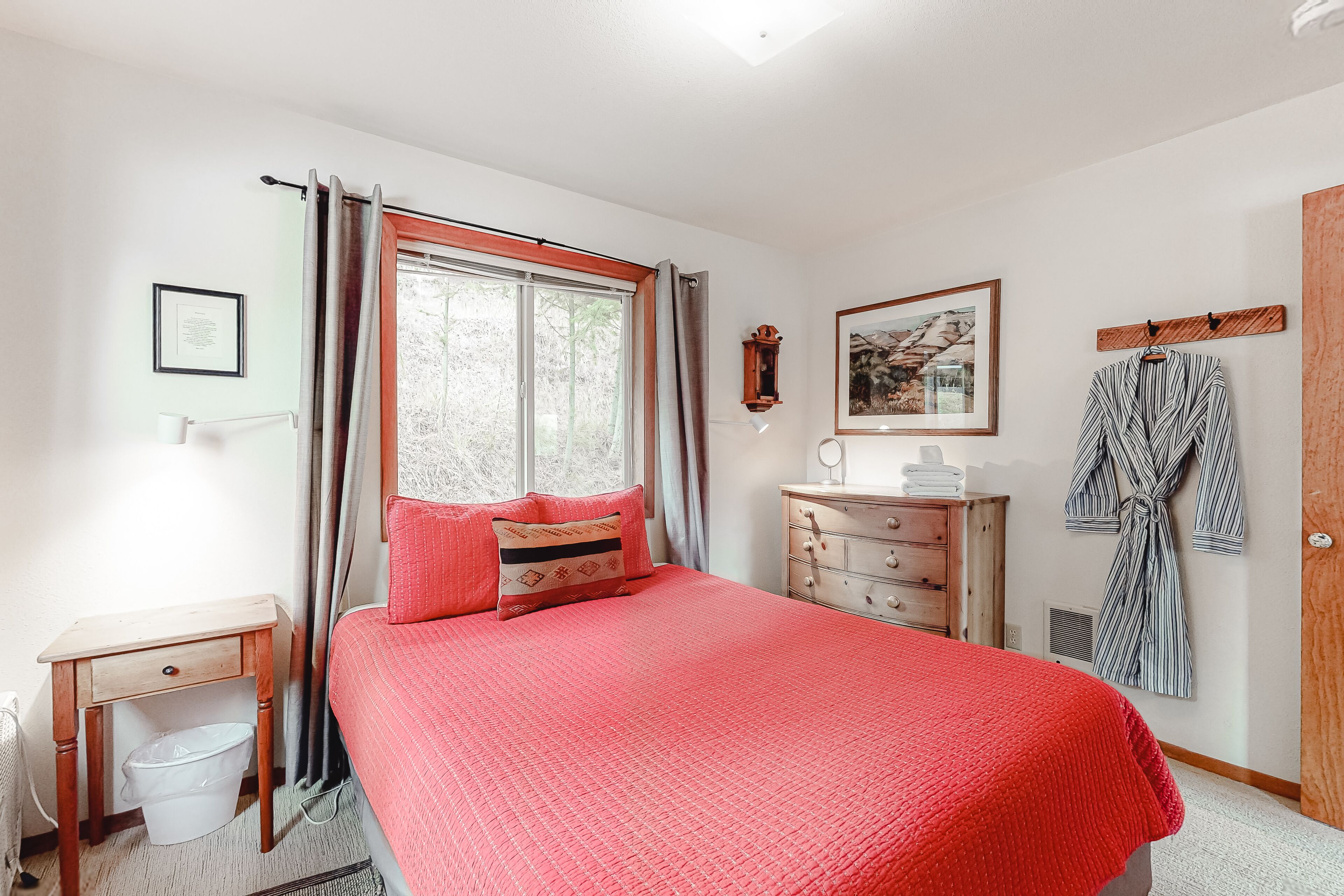 2 habitaciones, tabla de planchar con plancha, internet y ropa de cama 