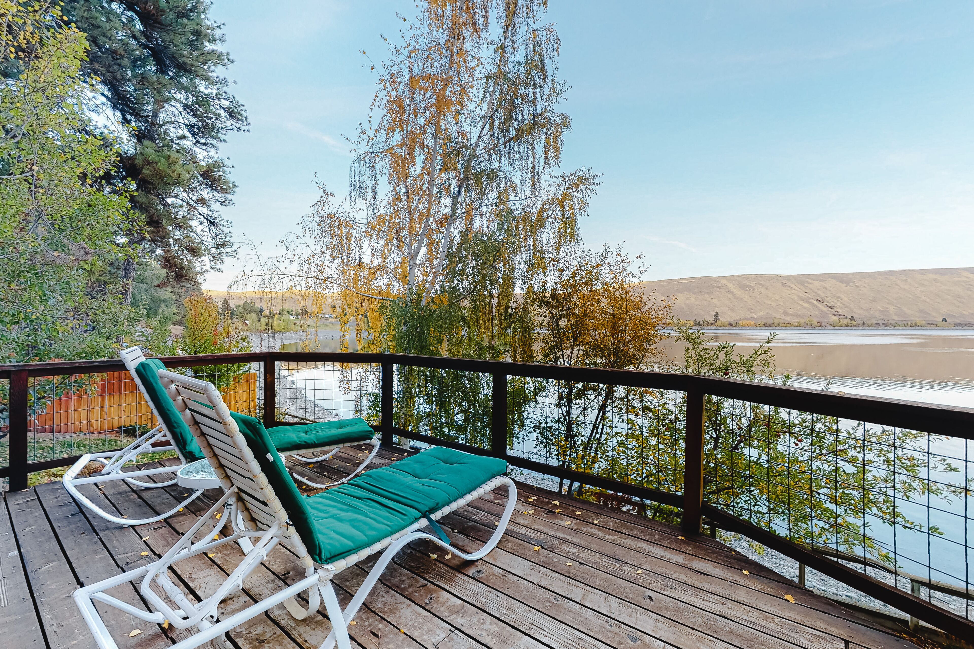 Lakefront home with amazing lake view, private dock & deck - dogs OK