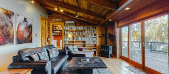 Lakefront home with amazing lake view, private dock & deck -DOG FRIENDLY