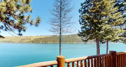 Lakefront lodge with amazing view, private dock, rec room - dog-friendly