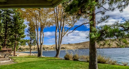Waterfront dog-friendly home with lake view, private dock, deck, fireplace