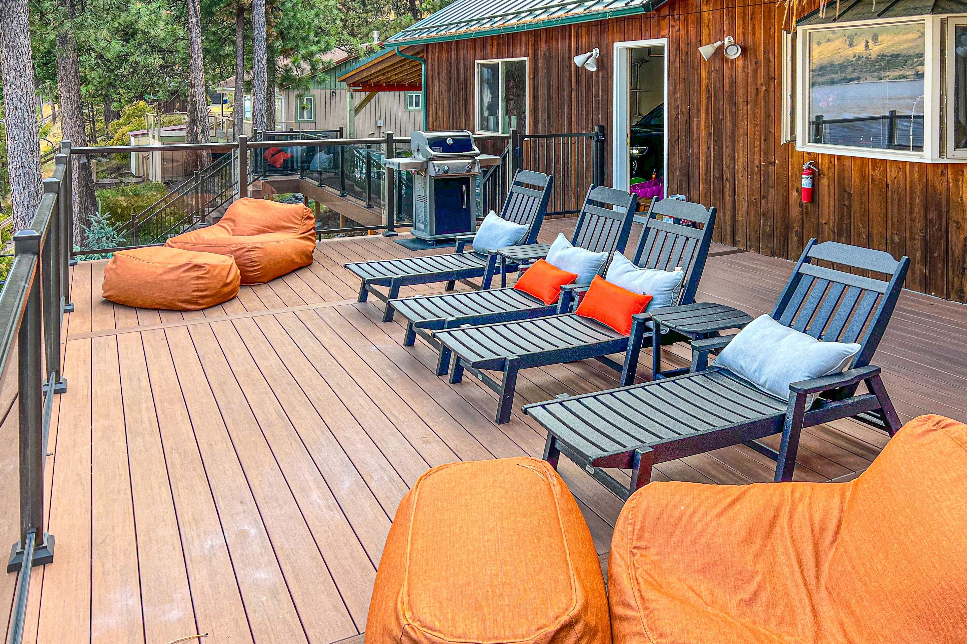 Lakefront family home with private dock, great lake view & deck