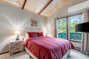 2 bedrooms, desk, iron/ironing board, WiFi