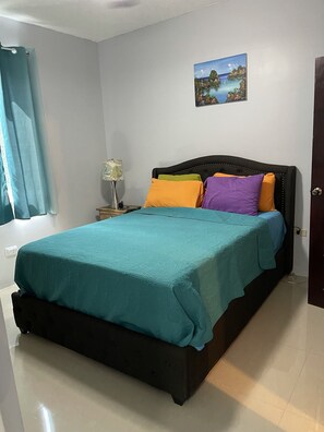 1 chambre, coffres-forts dans les chambres, fer et planche à repasser