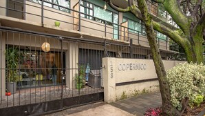 A building with a sign reading "COPERNICO 158". - Capital O Hotel Terraza 158 Mexico City (Mexico City)