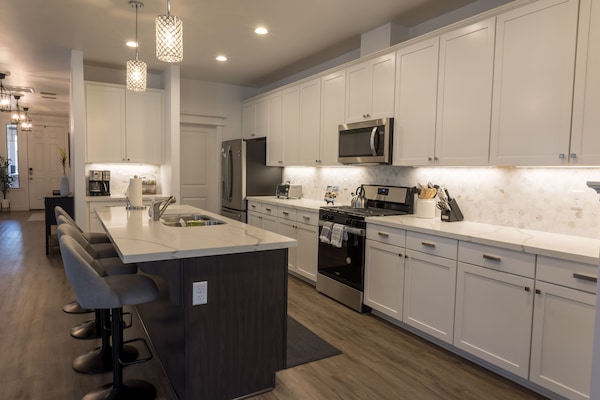 Frigorífic, microones, forn i placa de cuina