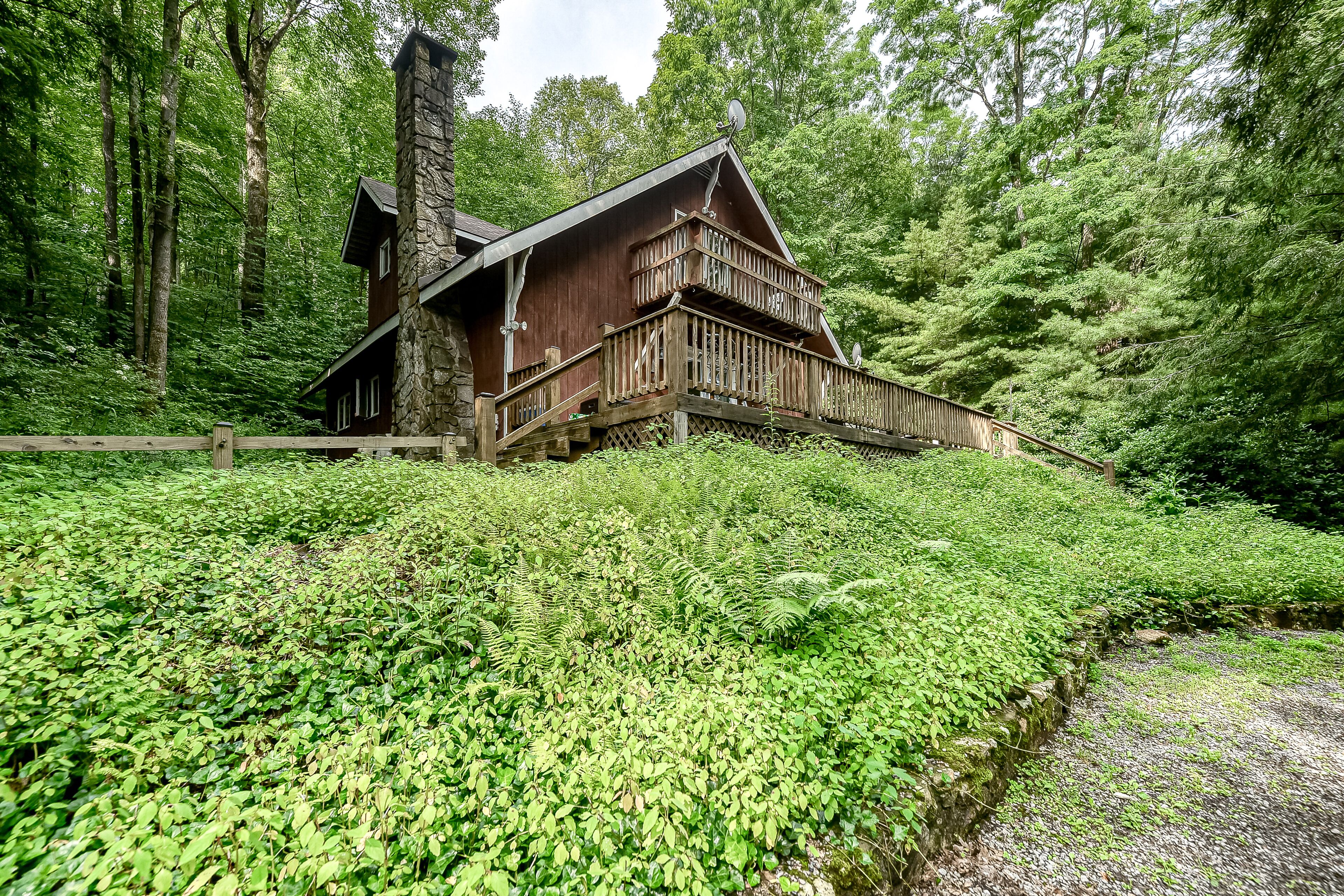 Charming home near lake and skiing with hot tub, balcony, fireplace, W/D & deck