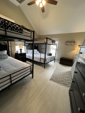 5 bedrooms, free WiFi, bed sheets