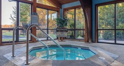 Cozy Canadian Lakes Cottage