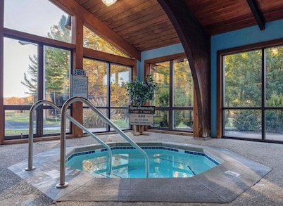 Cozy Canadian Lakes Cottage
