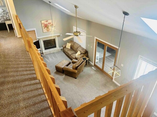 Smart TV - Cozy Canadian lakes cottage (Pet friendly) (Canadian Lake)