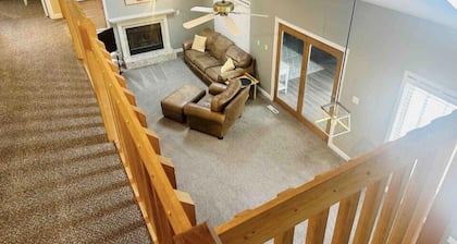 Cozy Canadian lakes cottage (Pet friendly)