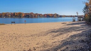 Beach towels - Cozy Canadian Lakes Cottage (Canadian Lake)