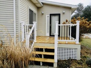 Exterior detail - Cozy Canadian lakes cottage (Pet friendly) (Canadian Lake)