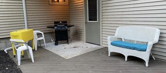 Cozy Canadian lakes cottage (Pet friendly)