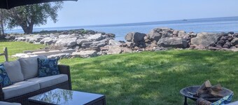 Adorable Cape Cod on Lake Ontario Waterfront