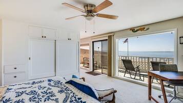 4 bedrooms, desk, WiFi, bed sheets