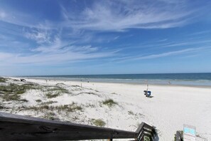 Beach nearby - Avery's Ocean Breeze by Distinctive Beach Rentals (St. Augustine)