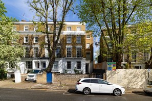 Exterior - Punk Hip: Plush 1-bed in Camden Town (London)