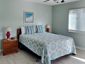 Apartamento, varias camas, balcón, vistas al jardín (#J14 - No Pets) | 2 dormitorios, decoración individual, mobiliario individual