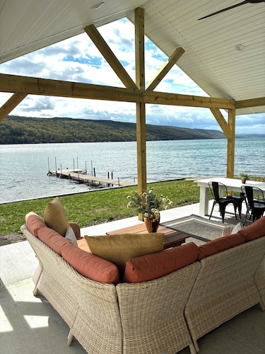 Birchwood Cottage, 200ft of Lake Beach-Fully flat lot -Private Driveway