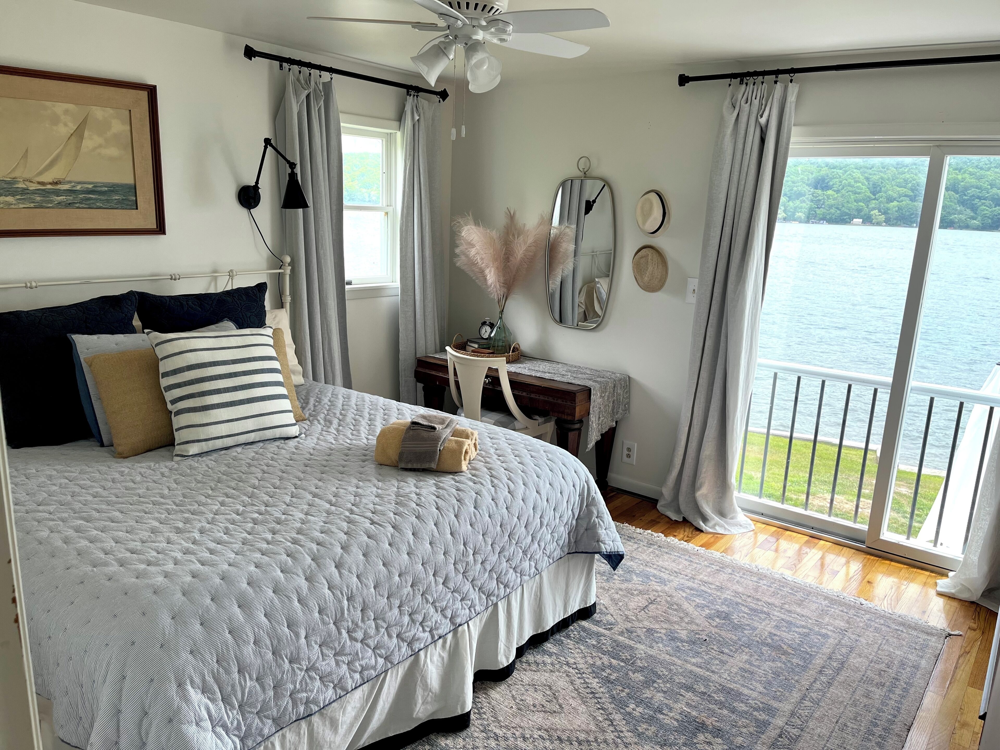 Primary suite- king bed