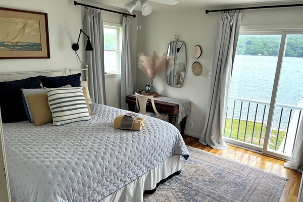 Primary suite- king bed