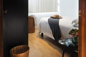 3 bedrooms, in-room safe, desk, iron/ironing board