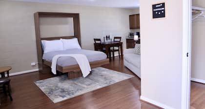 Comfy Guest House 7 Min Drive to Beach + Grill and Outdoor TV / Strand District