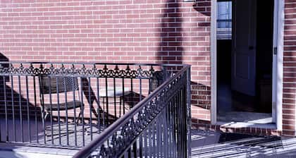 Comfy Guest House 7 Min Drive to Beach + Grill and Outdoor TV / Strand District