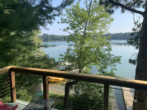 70's-80's Vintage Cottage on Round Lake