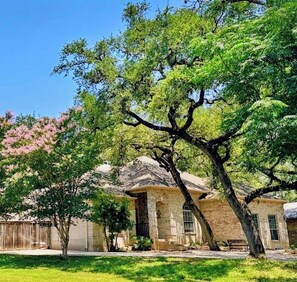 Exterior - 4 BR ~ 3 BTH— 2 Masters with Ensuite (San Antonio)